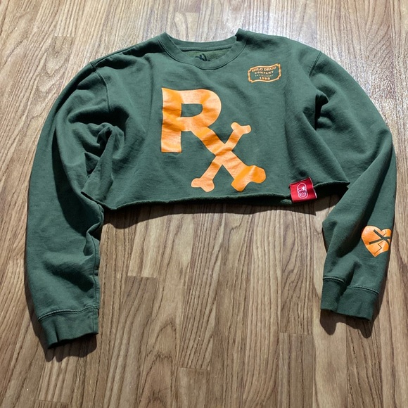 pain & killers Tops - Pain & Killers & Drugs & Crime cropped sweatshirt green orange RX prescription